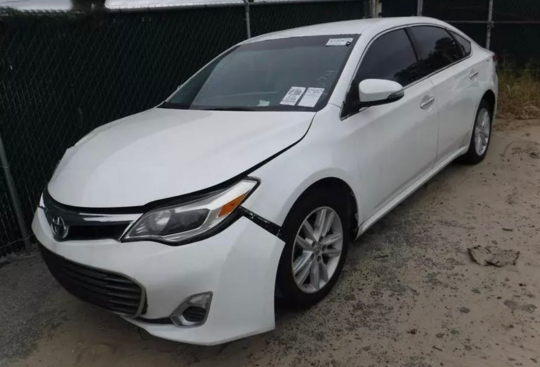 Toyota Avalon year: 2015