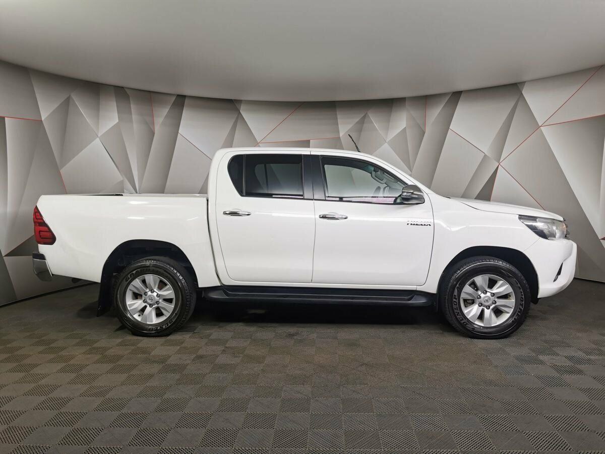 toyota hilux year: 2018